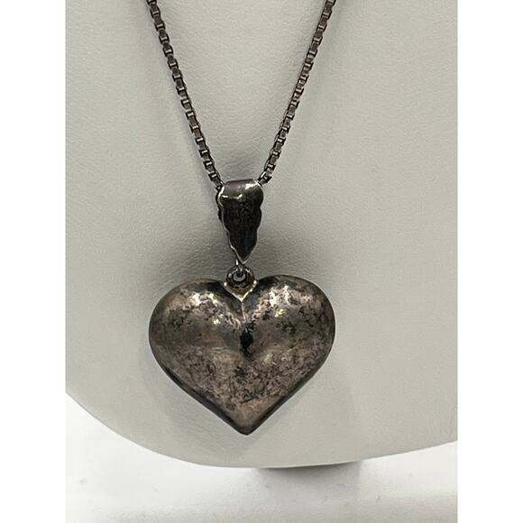 Vintage Oxidized Sterling Silver 3D Puffy Heart Pendant Box Chain Necklace - Picture 3 of 10
